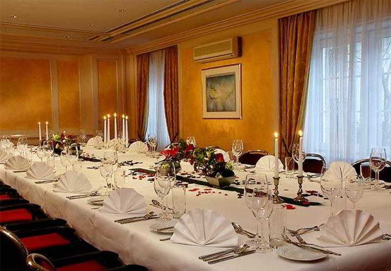 คอร์ตยาร์ด สนามบินฮัมบวร์ค Hotel ฮัมบูร์ก ภายนอก รูปภาพ